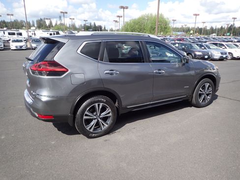 Used 2018 Nissan Rogue SL w/ Premium Package image 5