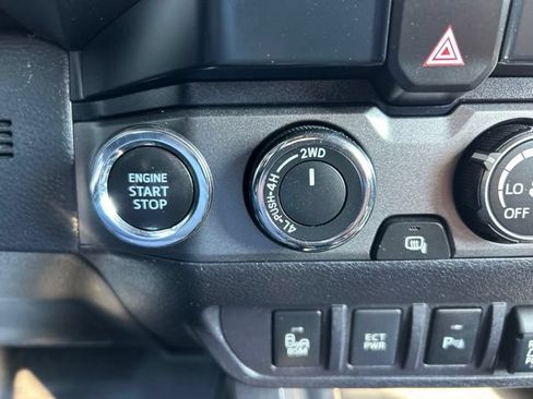 Used 2020 Toyota Tacoma TRD Off-Road w/ Technology Package AWD/4WD image 14