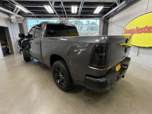 Used 2019 RAM 1500 Big Horn RWD image 3