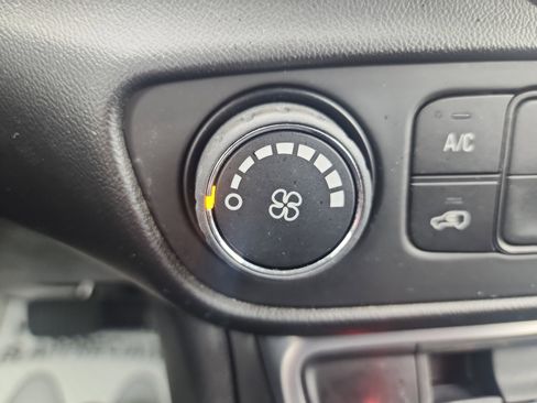 Used 2022 GMC Terrain SLE image 24