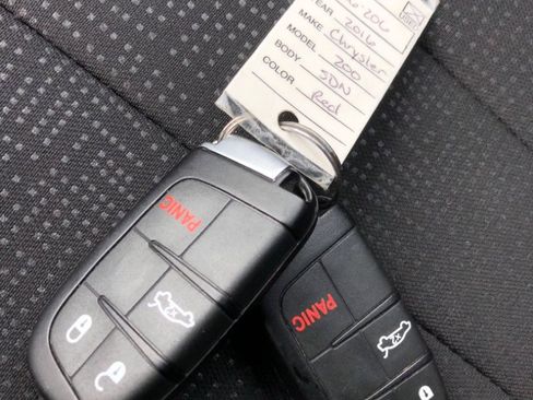 Used 2016 Chrysler 200 Limited FWD image 34