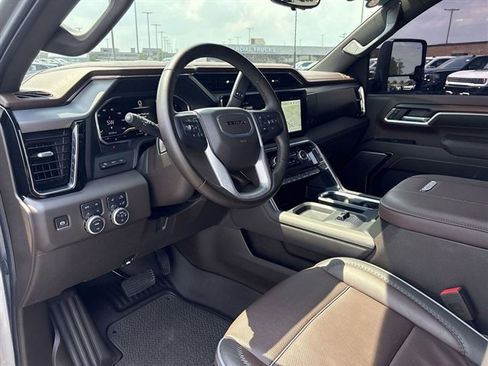 Used 2024 GMC Sierra 2500 Denali w/ Technology Package AWD/4WD image 10