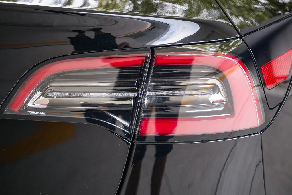 Used 2023 Tesla Model 3 Standard Range RWD image 7
