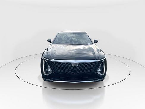 Used 2023 Cadillac Lyriq AWD image 3