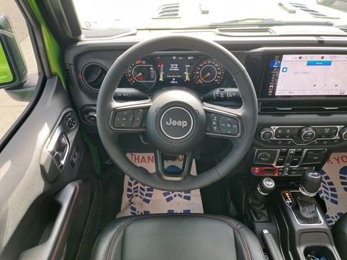 Used 2025 Jeep Wrangler Unlimited Rubicon image 12