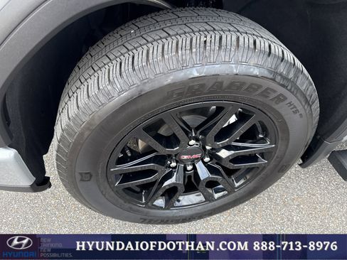 Used 2025 GMC Sierra 1500 Elevation image 18