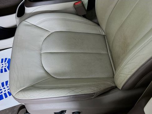 Used 2018 Chrysler Pacifica Touring-L Plus image 18