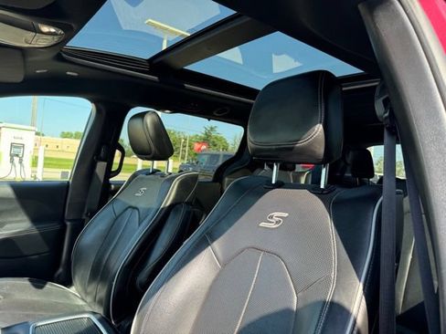 Used 2020 Chrysler Pacifica Limited w/ Advanced Safetytec Group FWD image 7