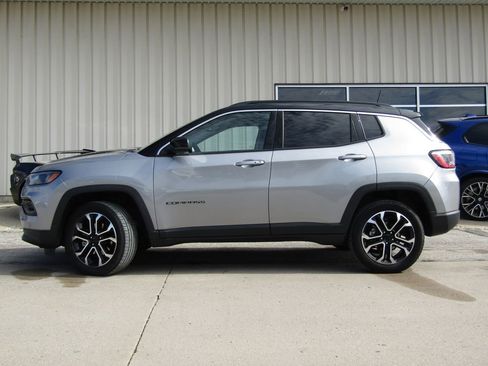 Used 2022 Jeep Compass Limited w/ Sun and Sound Group image 11