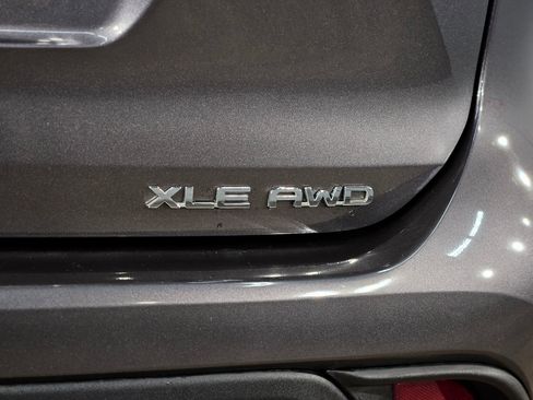Used 2024 Toyota Highlander XLE image 39