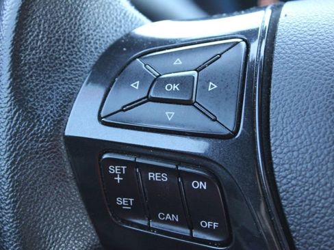 Used 2018 Ford Explorer XLT image 29