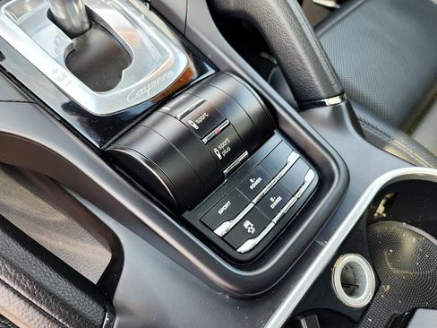 Used 2016 Porsche Cayenne S image 23