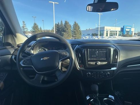 Used 2021 Chevrolet Traverse LS image 14