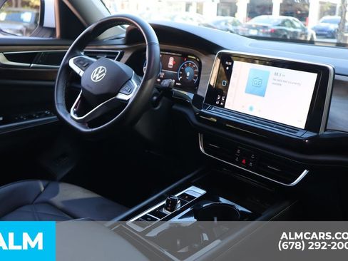 Used 2025 Volkswagen Atlas SE image 27