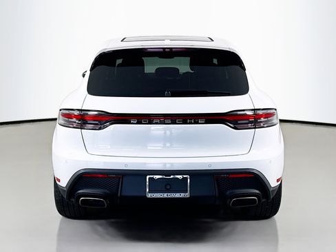 Certified 2025 Porsche Macan image 10