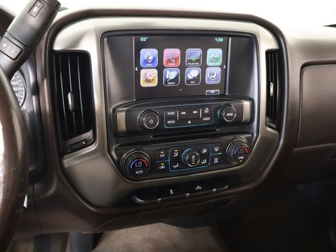 Used 2018 Chevrolet Silverado 1500 LT w/ LT Eassist Package AWD/4WD image 5