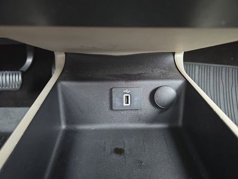 Used 2017 Ford Fusion Energi SE FWD image 6
