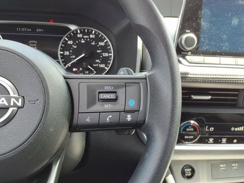 Used 2024 Nissan Rogue SV AWD/4WD image 11