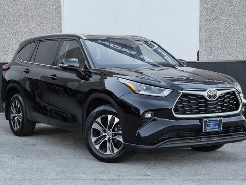 Used 2021 Toyota Highlander XLE image 8