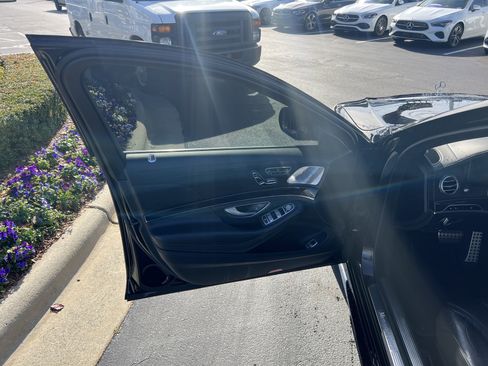 Certified 2019 Mercedes-Benz S 560 4MATIC Sedan image 14