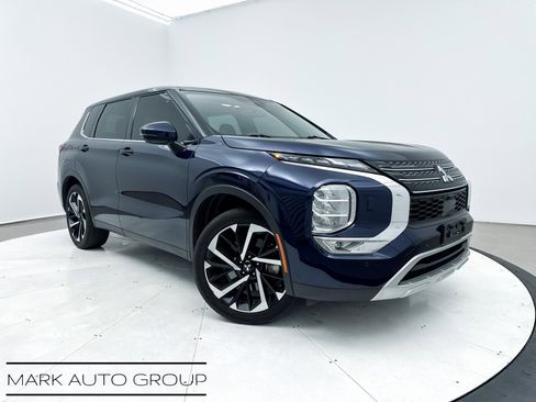 Used 2023 Mitsubishi Outlander SE image 1