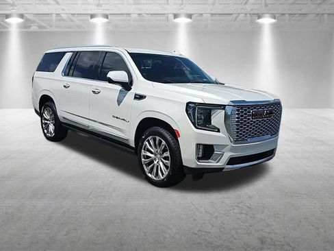 Used 2021 GMC Yukon XL Denali w/ Denali Premium Package AWD/4WD image 12
