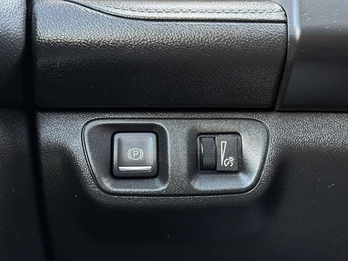 Used 2017 GMC Acadia Denali w/ Technology Package AWD/4WD image 34