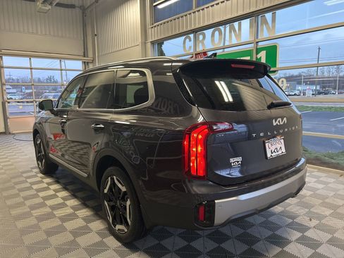 New 2025 Kia Telluride S image 4