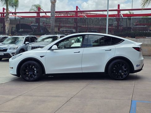 Used 2021 Tesla Model Y Long Range AWD/4WD image 9