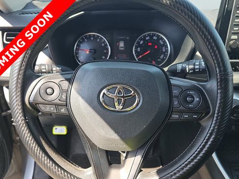 Used 2021 Toyota RAV4 XLE AWD/4WD image 6