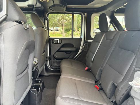 Used 2020 Jeep Wrangler Unlimited Sahara AWD/4WD image 20
