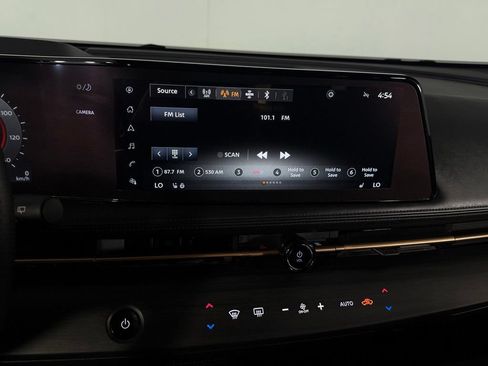 Used 2023 Nissan Ariya FWD image 17