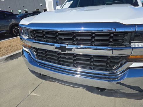 Used 2018 Chevrolet Silverado 1500 LT w/ All Star Edition image 44