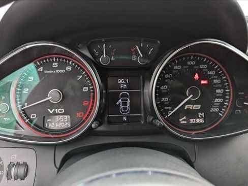 Used 2011 Audi R8 V10 w/ Enhanced Leather Pkg image 17