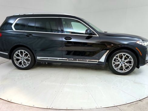 Used 2022 BMW X7 xDrive40i w/ Premium Package AWD/4WD image 8