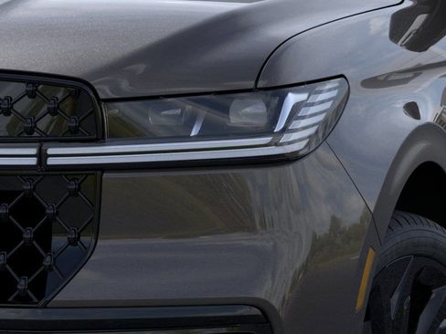 New 2026 Lincoln Navigator L Black Label AWD/4WD image 18