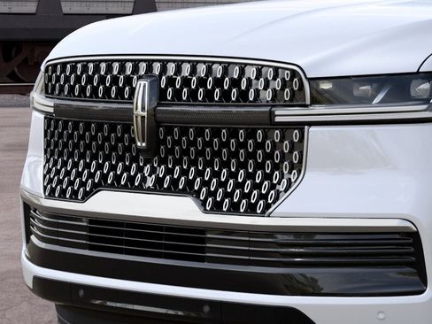New 2027 Lincoln Navigator Reserve AWD/4WD image 17