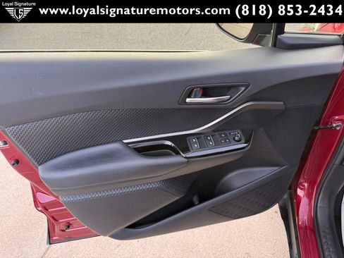 Used 2019 Toyota C-HR XLE image 16