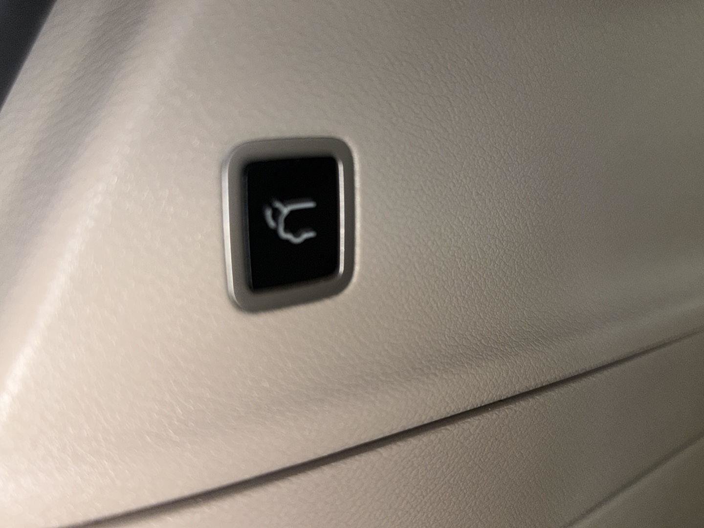 Used 2023 Chrysler Voyager LX FWD image 33
