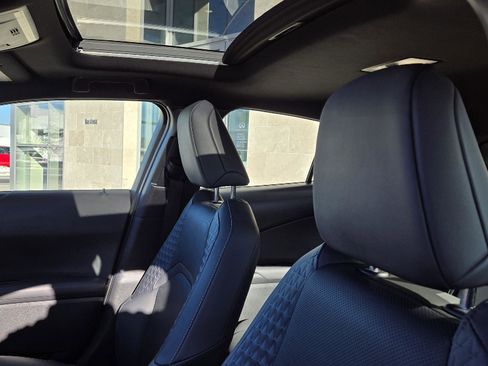 Used 2022 Lexus UX 250h w/ Premium Package image 7