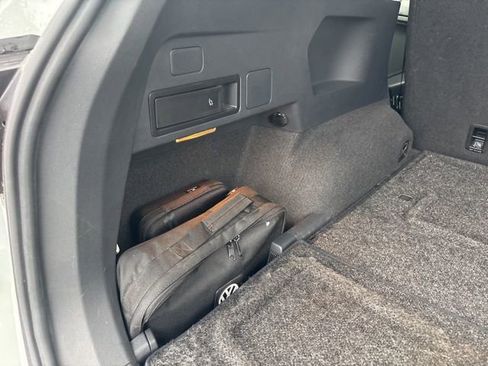 Used 2021 Volkswagen Tiguan SE image 18