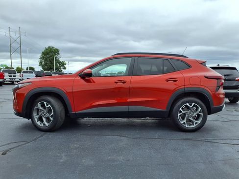 Used 2024 Chevrolet Trax LT w/ Driver Confidence Package FWD image 26