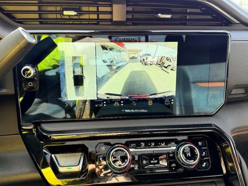 Used 2024 GMC Sierra 2500 AT4 w/ AT4 Premium Plus Package image 26