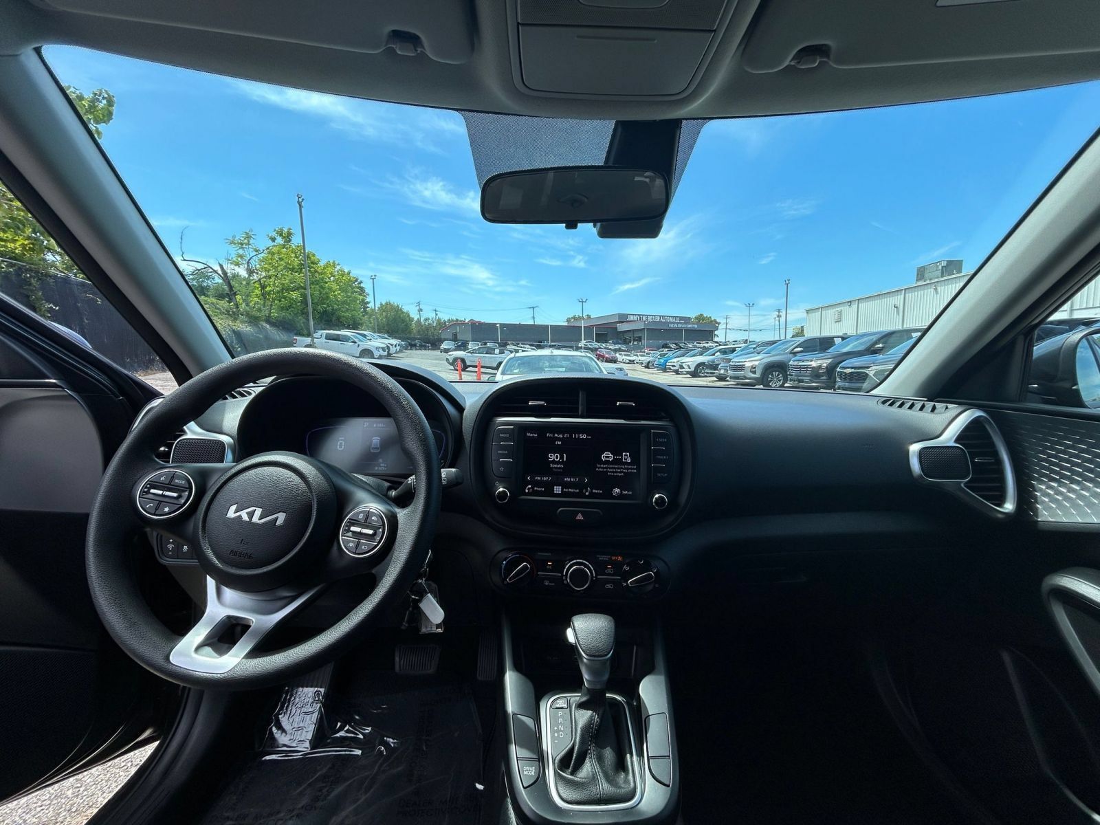 Used 2025 Kia Soul LX w/ LX Technology Package FWD image 27