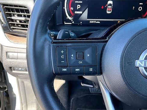 Used 2024 Nissan Rogue Platinum image 10