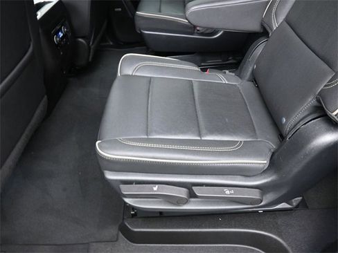 Used 2023 Chevrolet Suburban Premier image 22