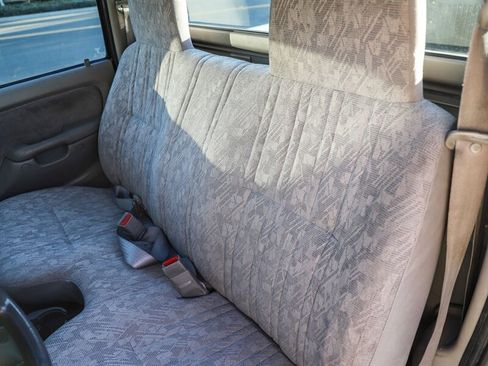 Used 2004 Toyota Tacoma 2WD Regular Cab image 29