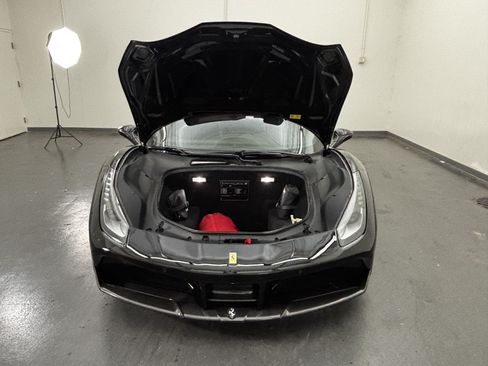 Used 2016 Ferrari 488 GTB RWD image 3
