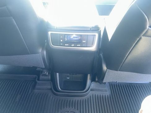 Used 2018 Toyota Highlander XLE image 40