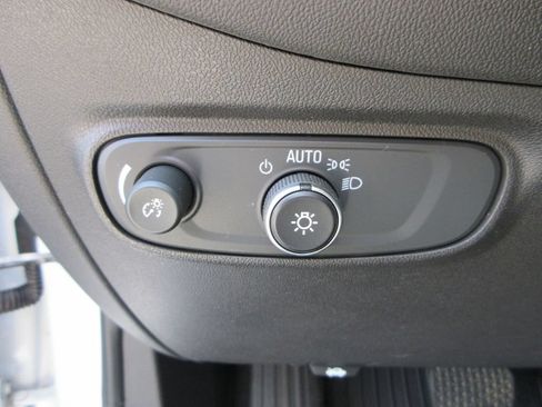 Used 2019 Chevrolet Equinox LT w/ Driver Convenience Package FWD image 22